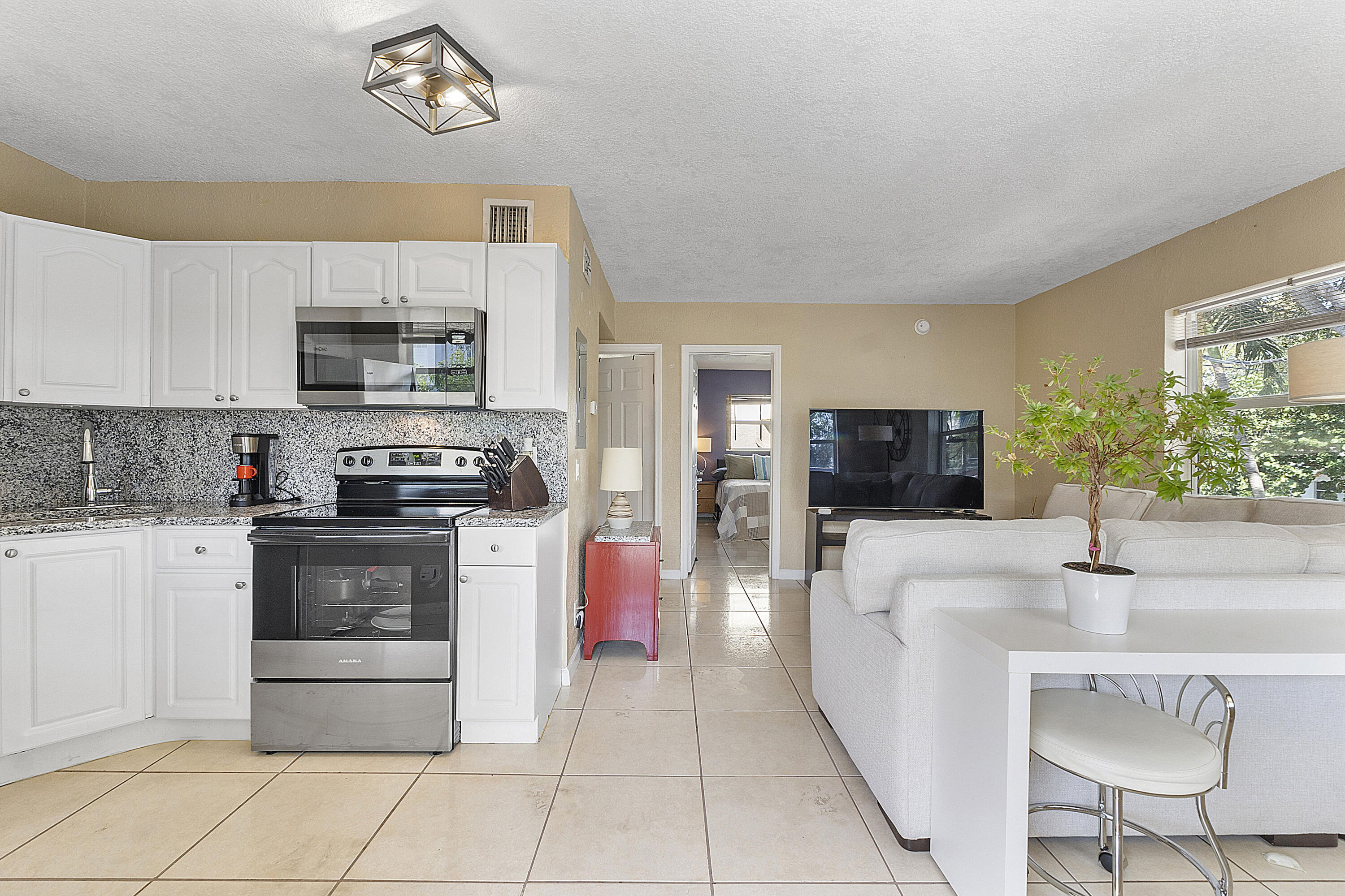 2741 NE 8th Avenue 20, Wilton Manors, FL 