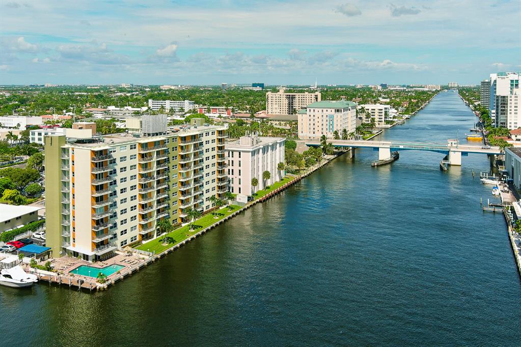 Amazing East Fort Lauderdale location, directly on the Intracoastal. One bedroom and one bathroom with large walk-in closet and endless water-views from the balcony.This property features an open kitchen with new SS kitchen appliances, granite countertop, new a/c, marble floors thru out and full impact windows. Additional storage available. One assigned parking. Can rent immediately. 2 pets under 25LBS are welcomeWalking distance from the beach and best restaurants.