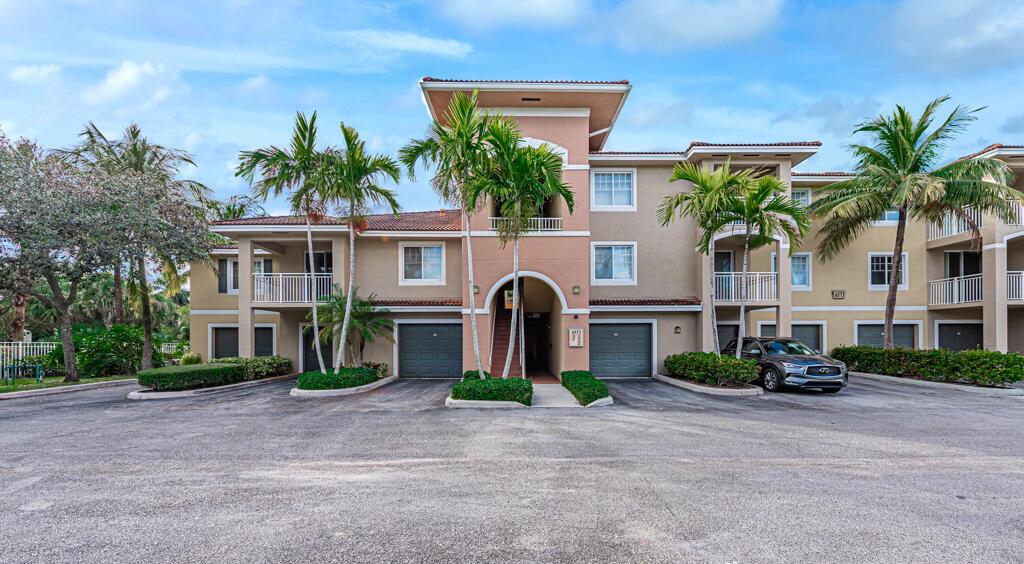 6573 Emerald Dunes Drive 208, West Palm Beach, FL 