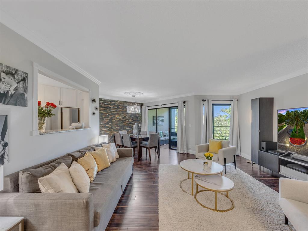 5800 Camino Del Sol #403
