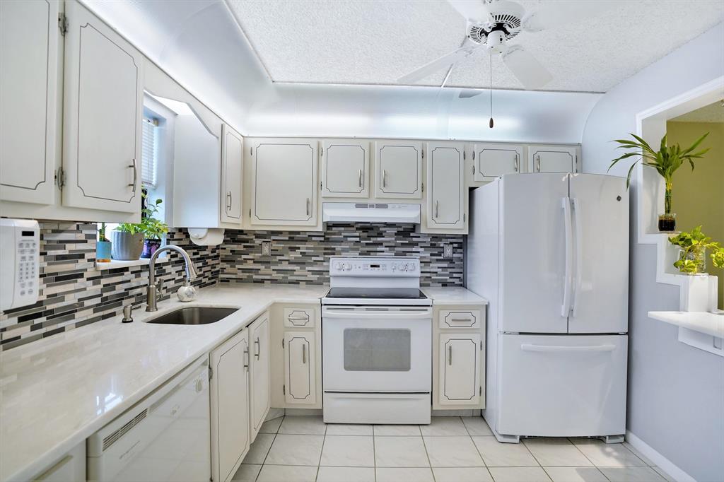9440 SW 8th Street #206