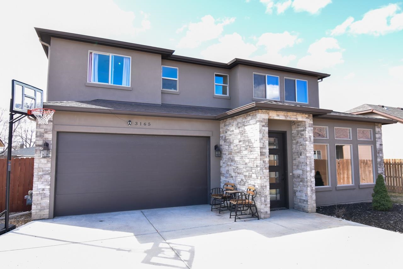 This beautiful, contemporary 3-bed, 3-bath home is newer construction in an established subdivision, Chatfield IV. It has an open concept floorplan, with lots of natural light. Granite countertop in the kitchen, with a window that overlooks the backyard. All kitchen appliances stay with the house. The master bedroom has a large ensuite that includes a huge master closet, two vanities, and a walk-in shower. The laundry room includes a sink and ample storage. Backyard is fenced, and has an adorable patio perfect for entertaining. Room for RV parking.