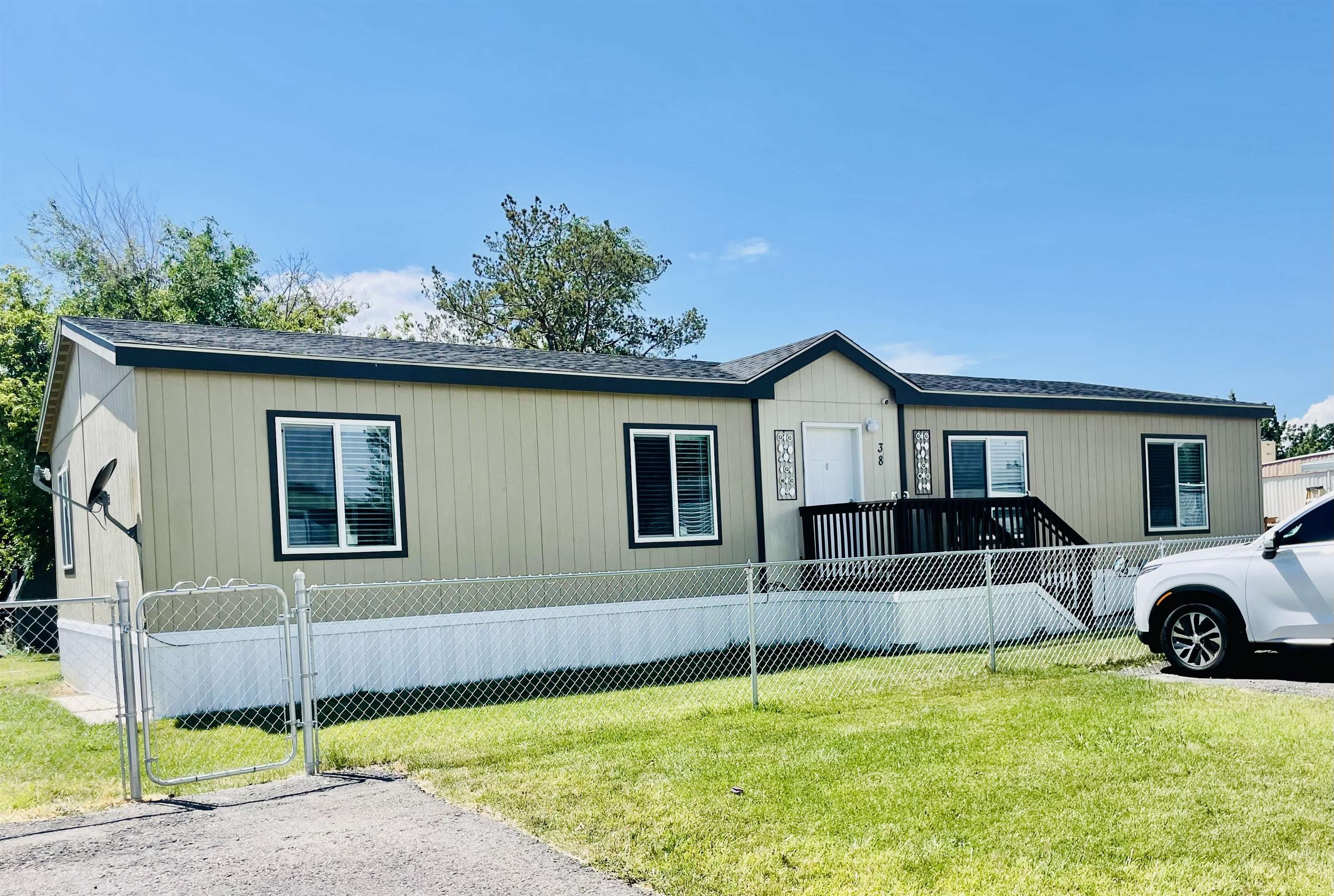 Looking for a spacious home that is close to schools, parks and shopping? Look no more! This beautiful four-bedroom and two-bathroom double-wide manufactured home featuring a split bedroom design plus an open concept with the feel of a new home will not last long! Call today for your private showing.   Buyer(s) to verify all information including measurements; subject to change/error.