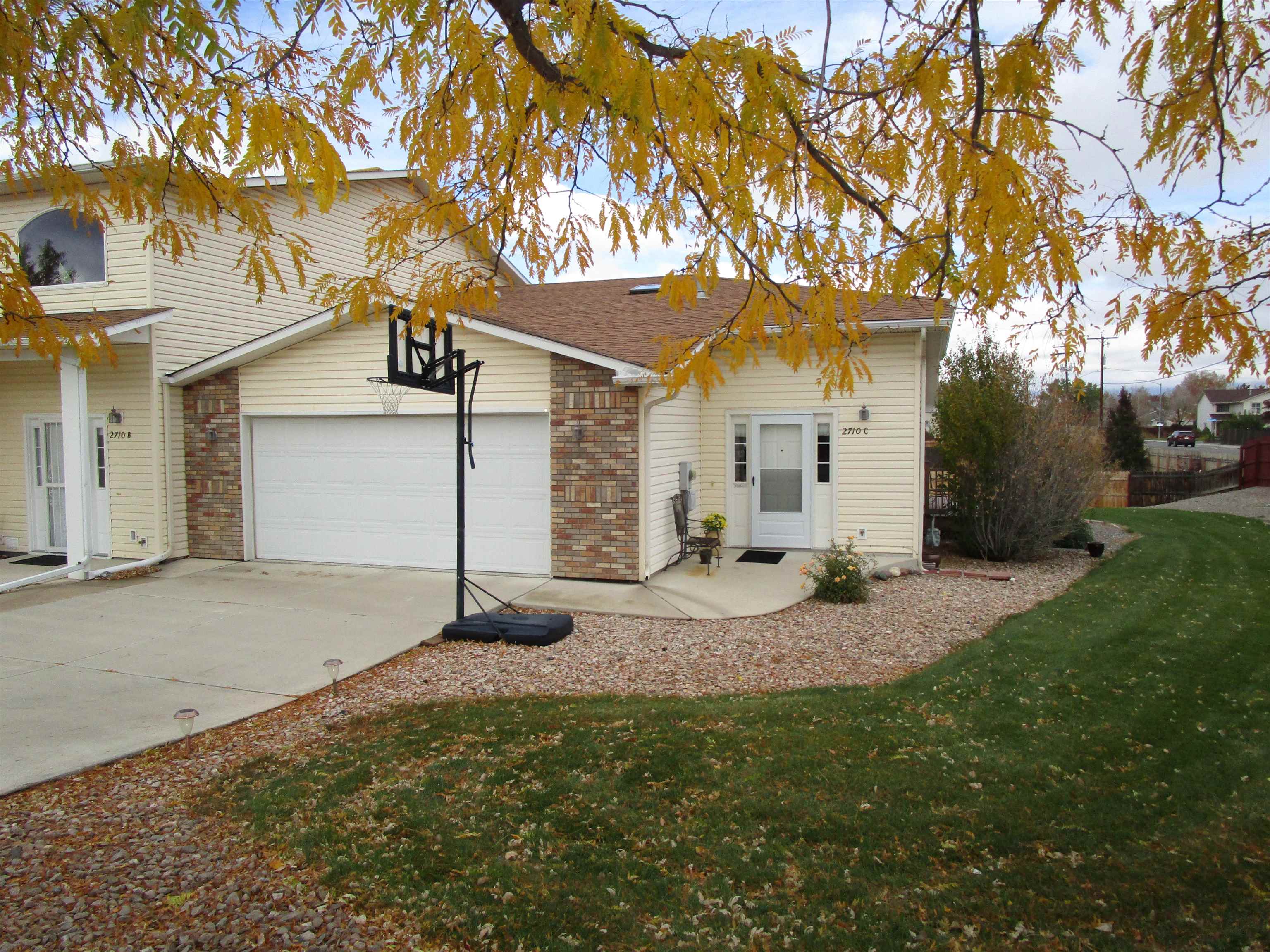 2710  Springside Court