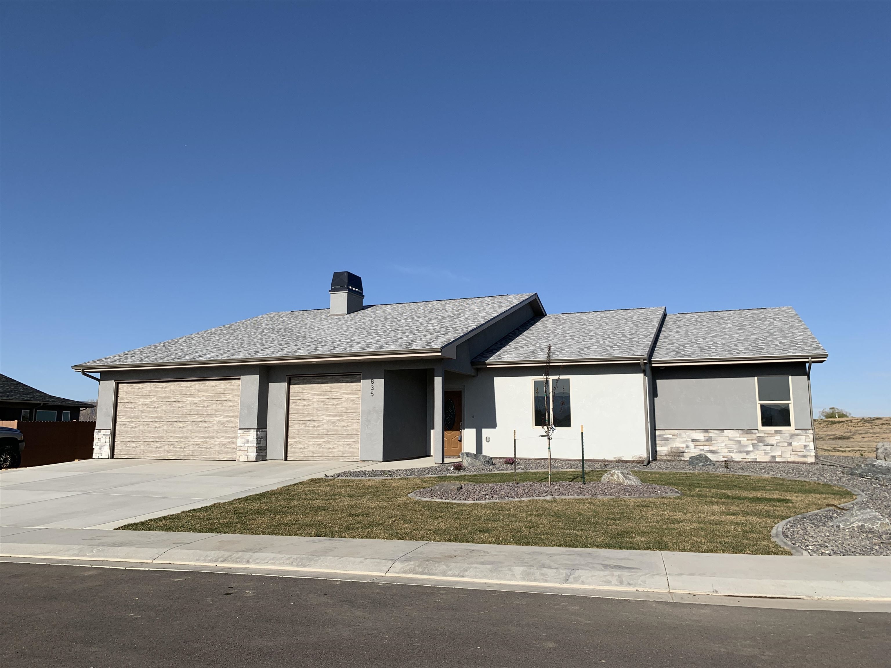 835  Country Lane