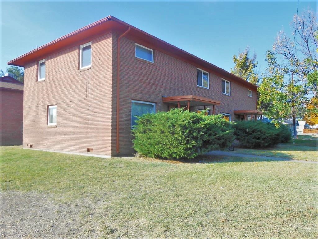 Excellent investment opportunity with this fully leased 4-plex in a perfect central location. Four 2-bedroom, 1-bathroom units close to CMU, downtown and Lincoln Park. Good rental history, building has new boiler installed in last few years. Good income flow, tenants pay all utilities.