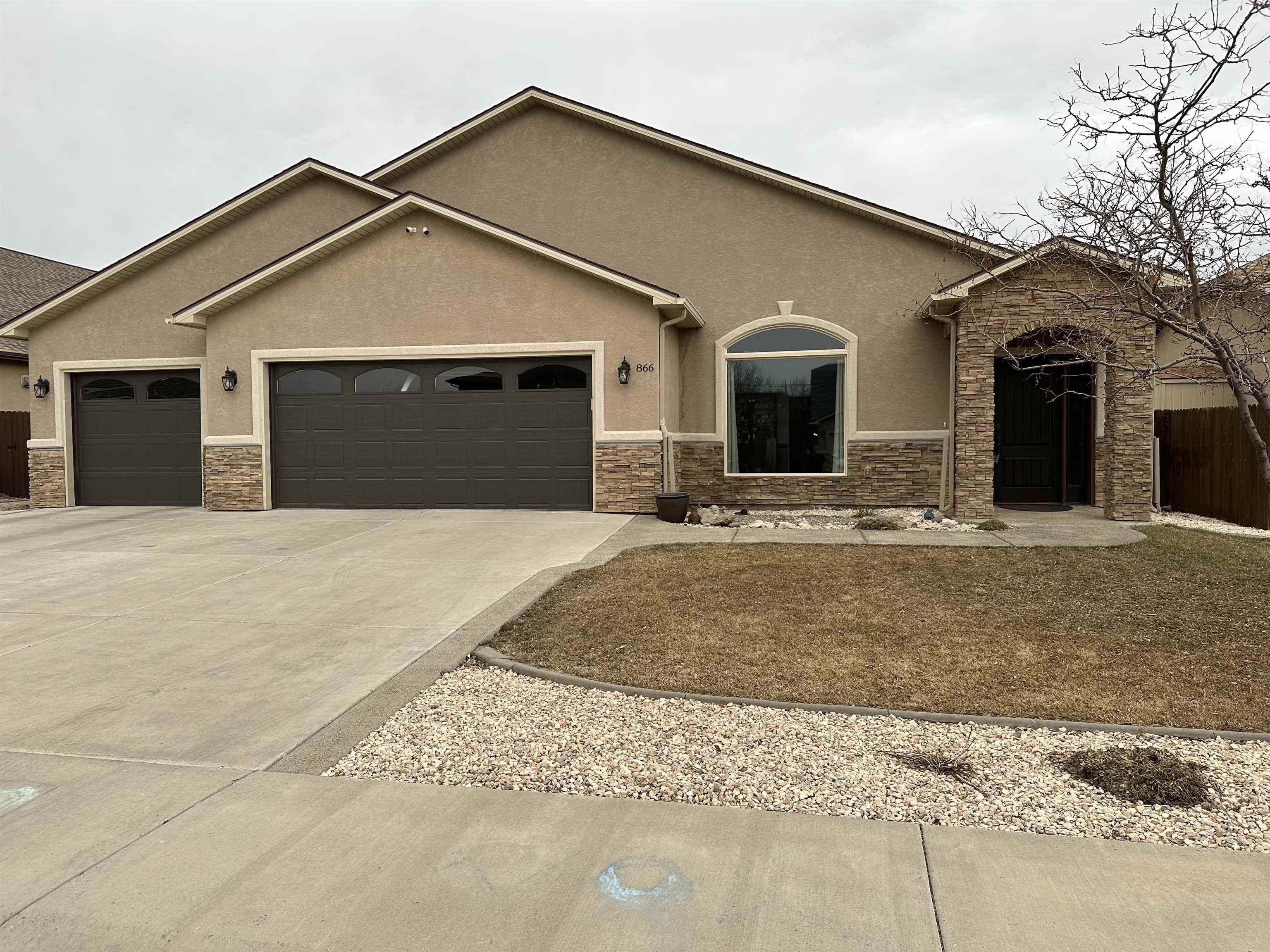 866  Esprit Lane