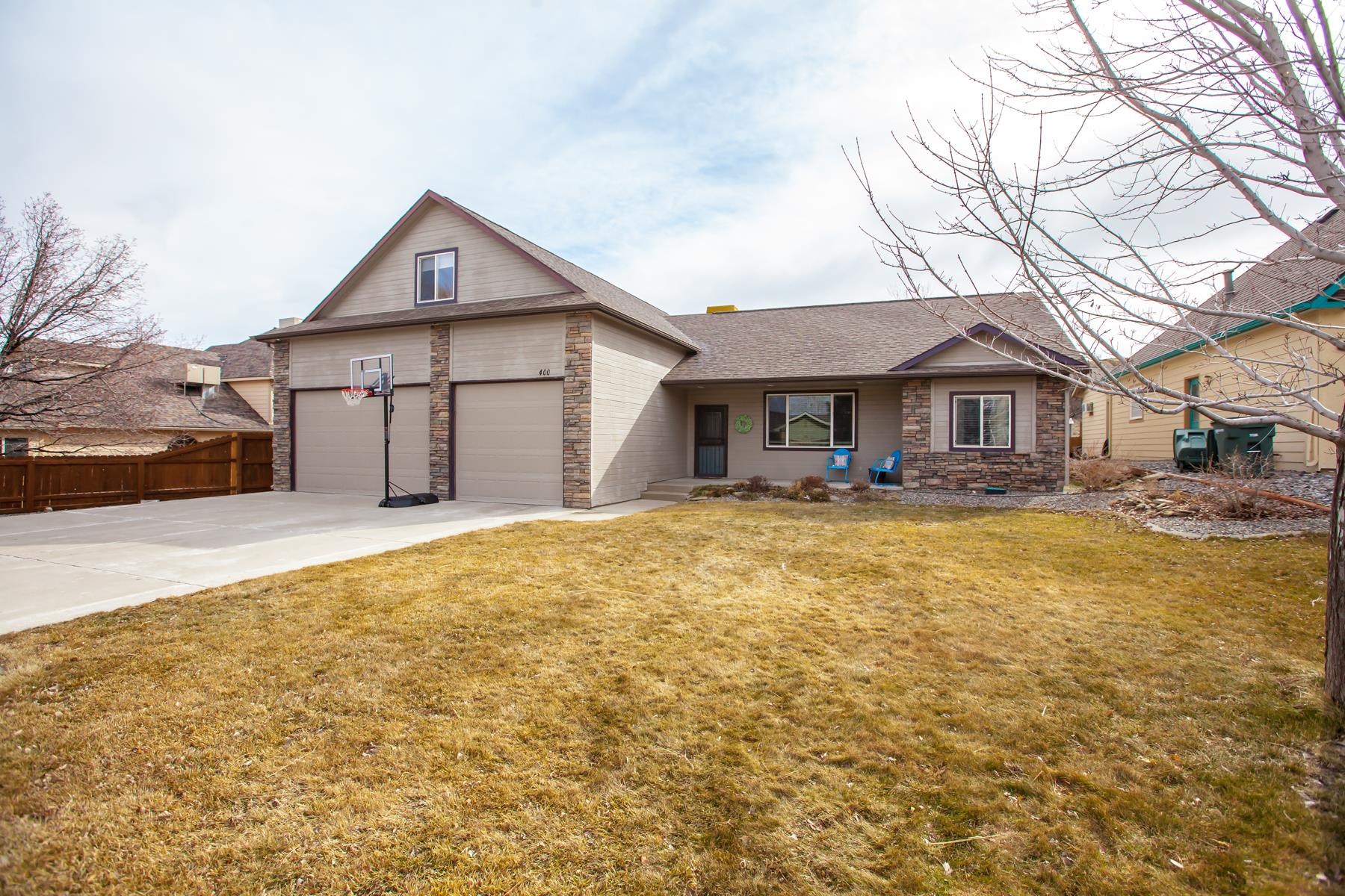 Ranch style home with 5 bedrooms, 3 bathrooms and  a huge bonus room.  Kitchen has been updated with granite countertops.  Master suite has a large walk in closet, master bath that has been updated with a walk in shower.  Heated sun room with lots of light and views to the back yard.  The back yard is spacious with raised garden beds and a large patio.  Over sized 3 car garage with plenty of room for all your toys.