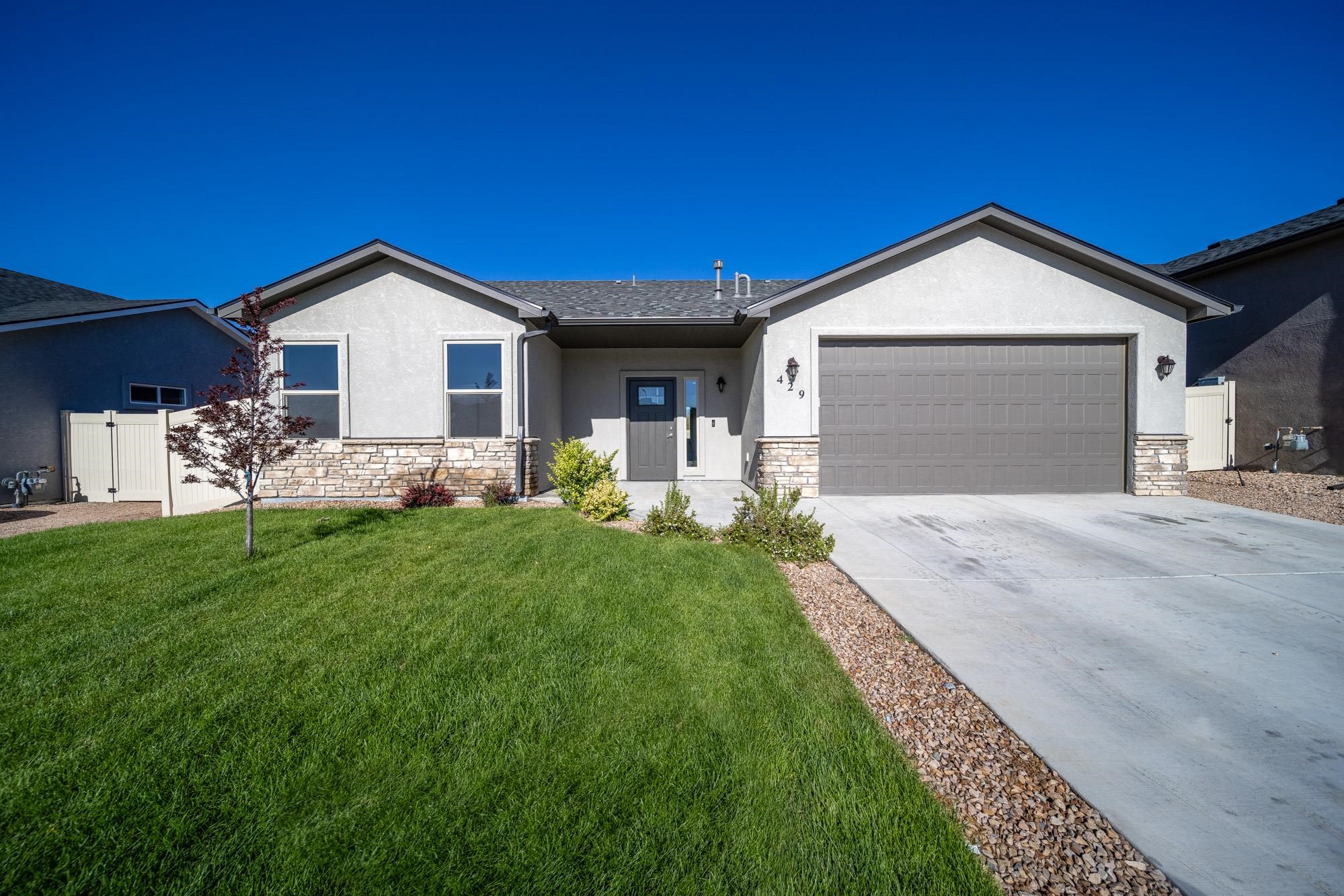 Welcome to this modern 3-bed, 2-bath ranch-style home, completed in 2020. The open-concept design fills the space with natural light, creating a warm and inviting atmosphere. The gourmet kitchen features stainless steel appliances and granite countertops. The master suite offers a tranquil retreat with a spa-like ensuite bathroom and walk-in closet. Energy-efficient. Conveniently located near amenities, schools, and transportation. This home is priced to sell! Don't miss this contemporary masterpiece - schedule your showing today!