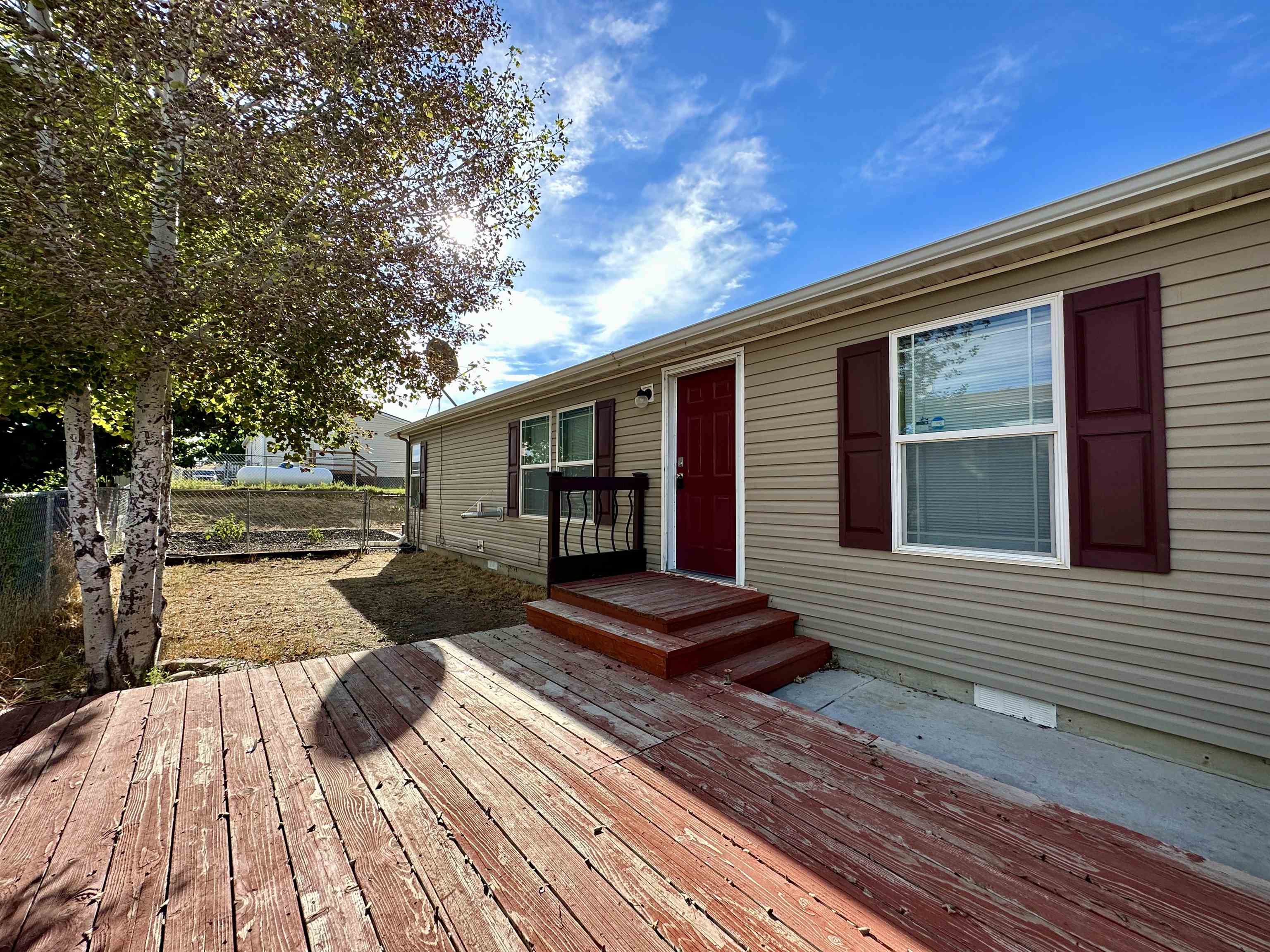 Great 3 bedroom, 2 bath, 2 car garage home in Country Living Subdivision.  This home has large living room, bright kitchen with new appliances, good sized bedrooms.  Home sits on nice lot with low maintenance.  Community has a swimming pool and park with BBQ area.