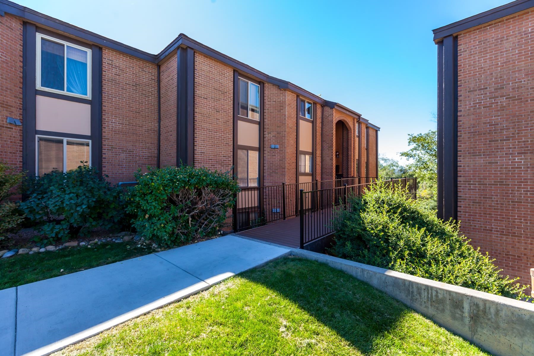 Come see this 2 bed, 2 bath Lakeside unit on the bottom level with covered patio & great views! HOA covers water, sewer, trash, gas, exterior maintenance, snow removal, pool, hot tub, workout facility & so much more! Covered parking spot, storage shed, easy access to shopping, airport, hospitals & I-70. Get your showing set up now!