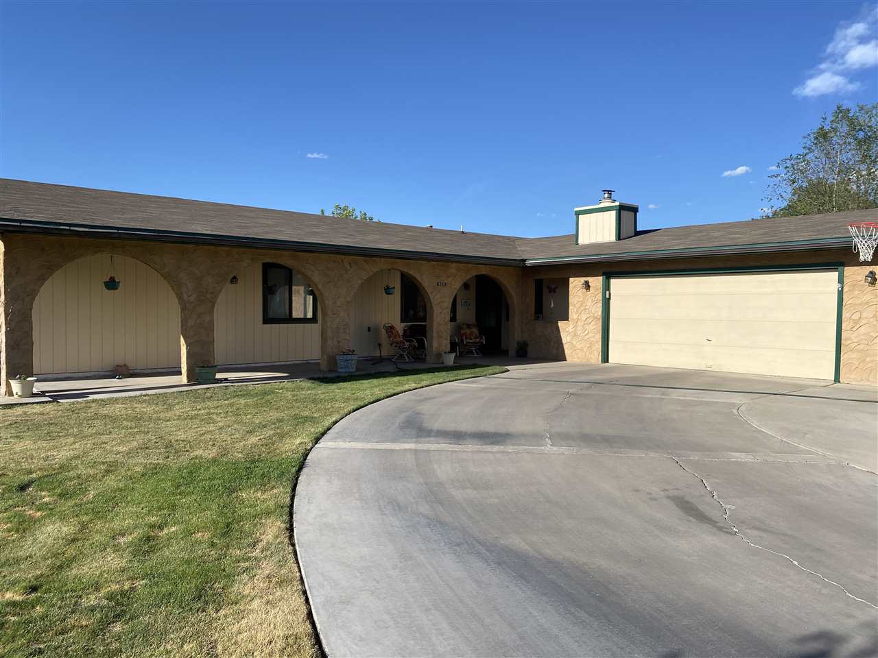 925 Mountain View Court, Montrose, CO 81403