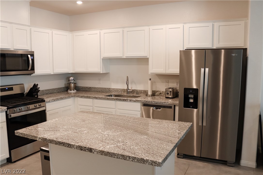 Photo #14 Beautiful kitchen with granite countertops