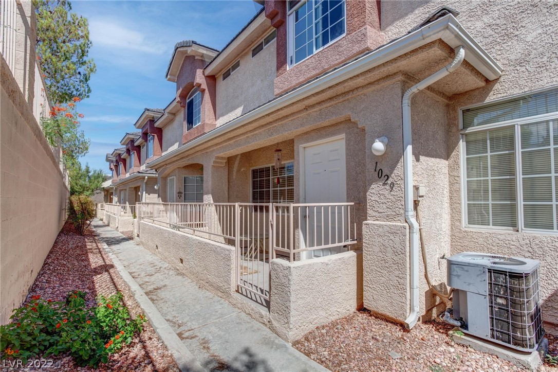 More Details about MLS # 2438210 : 1029 NEVADA SKY STREET
