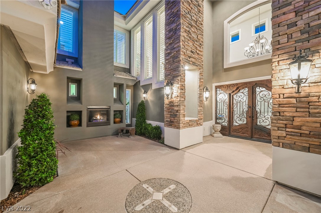 Courtyard Fireplace With Room For Seating. Romantic Setting. Exquisitely Renovated Home In Guard Gated Canyon Fairways Community.