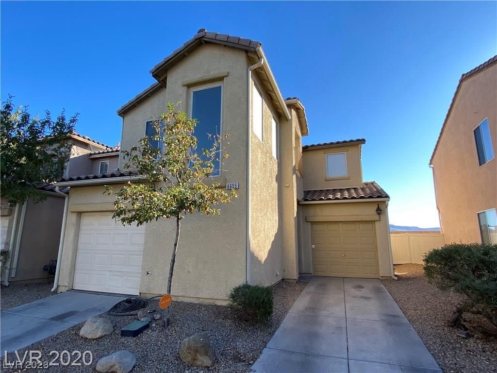 Wonderful location in Henderson close to freeways and shopping. Community park and volleyball. Beautiful property perfect for homeowners and investors!