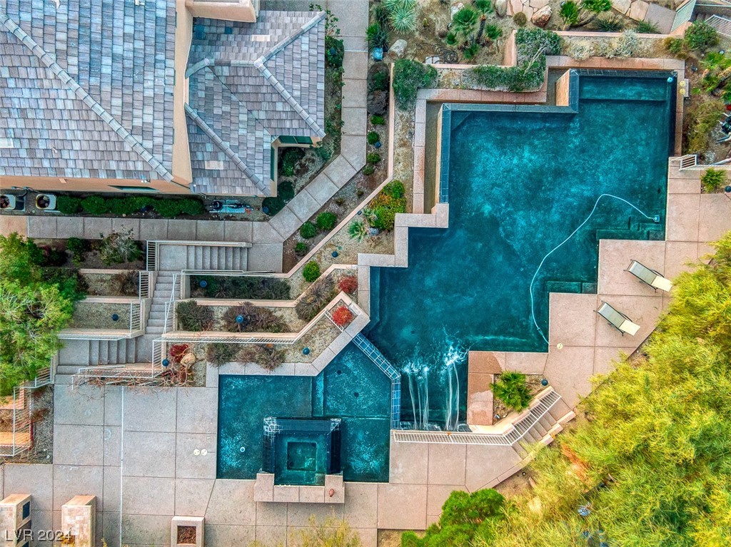 Stunning pool-Aerial view