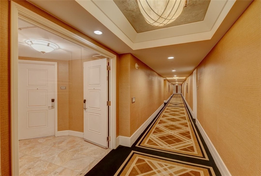 2000 FASHION SHOW Drive 5717, Las Vegas, Nevada 89109, 5 Rooms Rooms,1 BathroomBathrooms,High Rise,For Sale,2000 FASHION SHOW Drive 5717,1323367