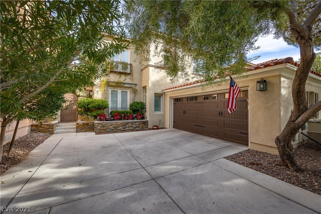 Canyon Gate - 9044 Opus Dr