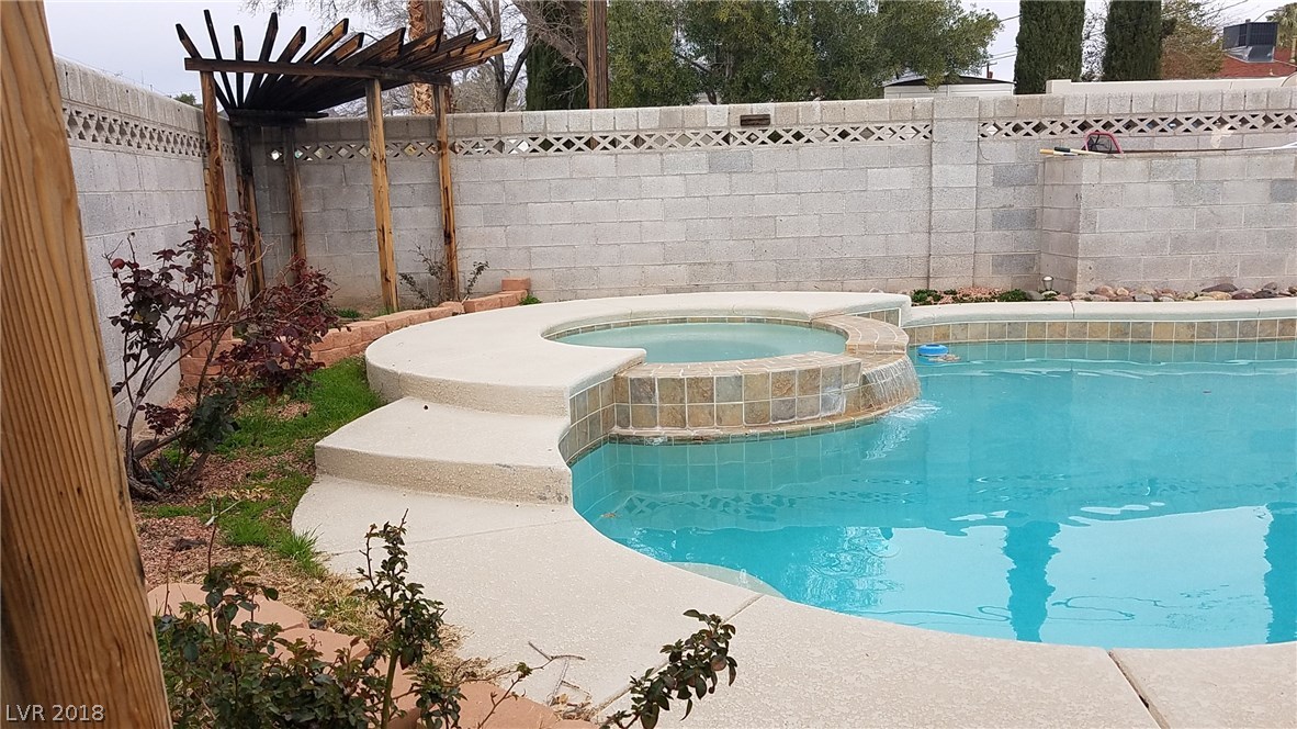 You're going to enjoy staying cool in this pool!  Repair the spa heater and enjoy the bubbles while you look up at the starry sky.  Yes, you can see the stars at night in Boulder City!
