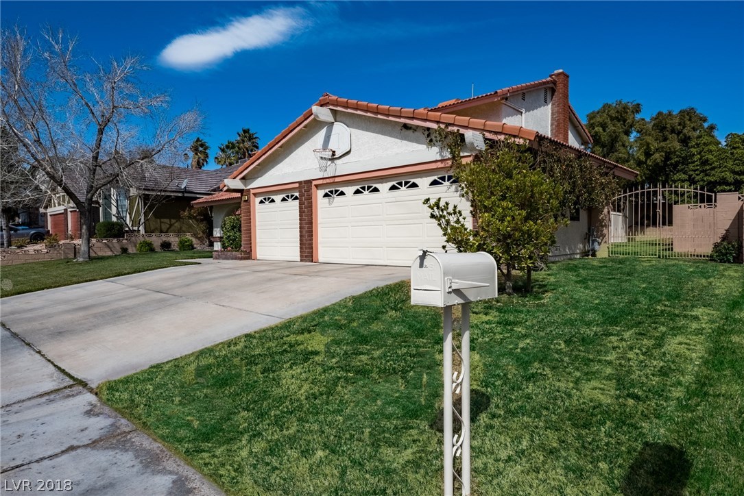 Plenty of space between homes, including oversized side gate and side yard to backyard areas.