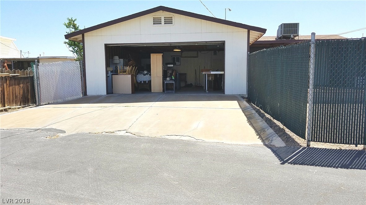 super-size me, Dad!! This garage is massive with an extra long driveway and alley access.