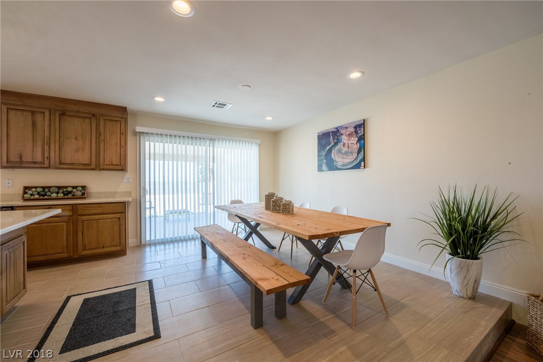 Large dining nook can accommodate a good size dining table, plus offers view of the Las Vegas city lights & the backyard.