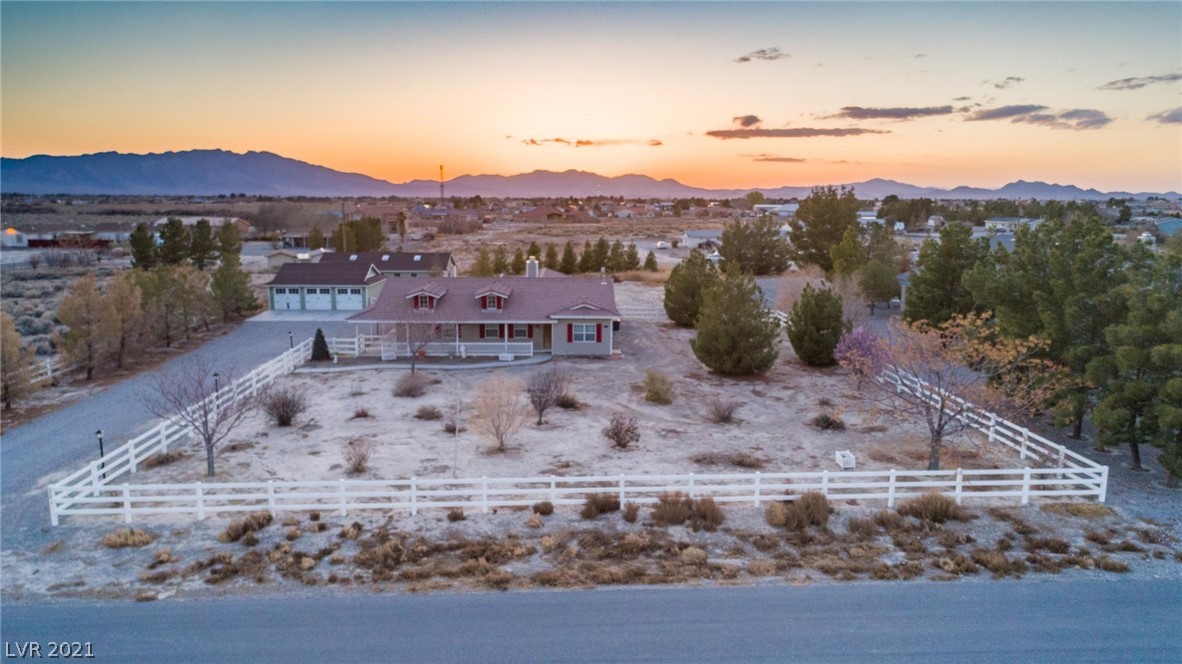 Ranch style estate home on 1.10 acres!