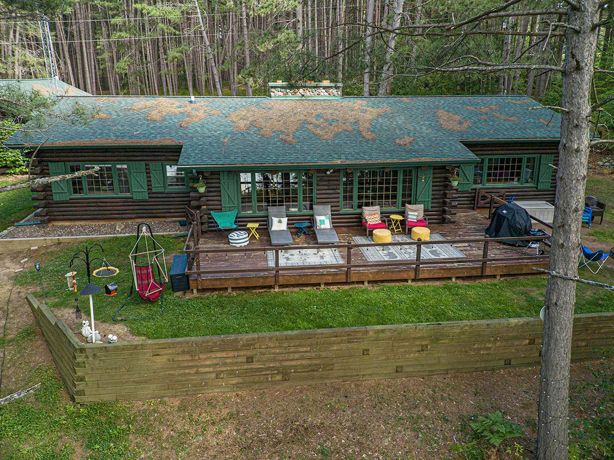 Picture 01 - Lake of the Hills Property 198825