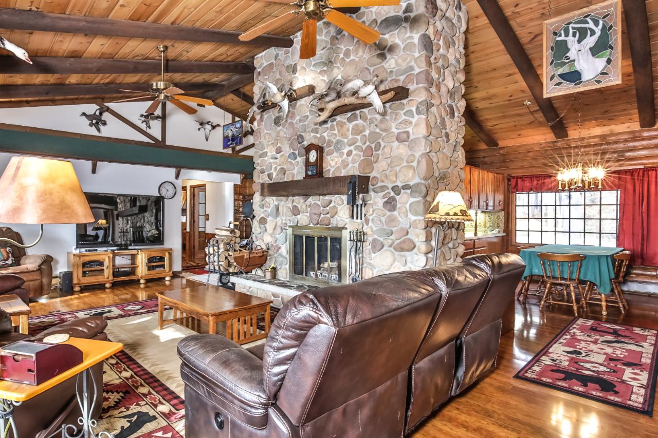 Picture 01 - Lake of the Hills Property 188302