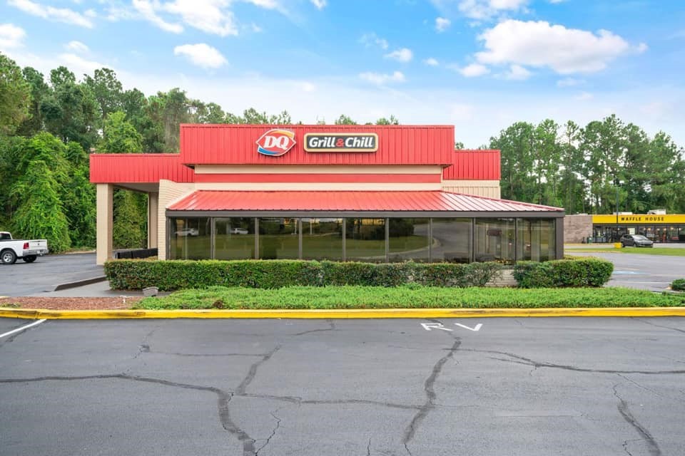 Successful operating Dairy Queen off of exit 49 in Darien, Ga. All electrical, equipment and fixtures stay with property, 42 parking with 3 RV spots. Indoor and drive thru operating. Buyer must be corporate approved. Financials are available upon request. Any questions and for showings please call listing agent.