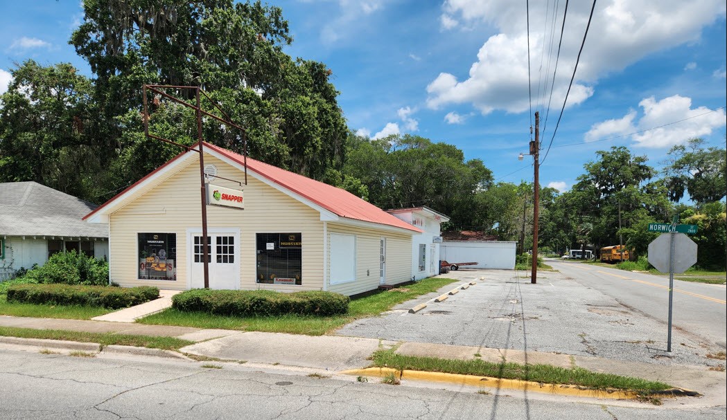 2800 Norwich Street is currently home to Hogarth Mowers, sales & service, an established business that is more than 30 years old. The price includes the real estate and the business.