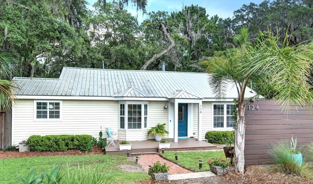 Charming Island Cottage in the heart of St Simons.  3 bedrooms, 2 baths with a huge screened back porch overlooking the backyard.   It won't take long to fall in love with this home and all it has to offer.   Coastal colors brighten up the remodeled kitchen with all stainless steel appliances and easy access to grilling porch.   The 2 guest rooms share a hall bath and the master bedroom has a beautiful brand new bathroom with shower.   It's easy to escape to the backyard, enjoy sitting by the fire pit or gardening.   Separate tabby building gives you extra storage space and loads of charm. After a short ride home from the beach wash the sand off in the outdoor shower.  Easy walking distance to the some of the Island's favorite restaurants and shops.   Come be enchanted by this lovely home!