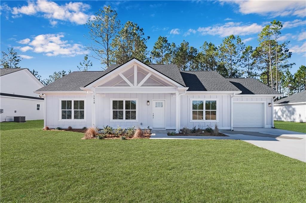 Take a look at this beautiful 3 bed, 2 bath home located in Ashantilly Cottages in Darien, GA. This home offers granite countertops, Hardieplank siding, LVP flooring, and much more.