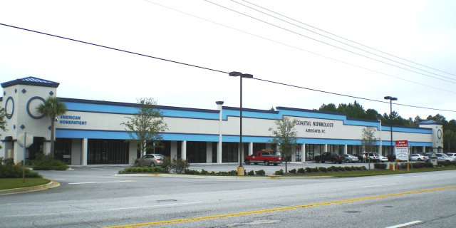 Great well-located office/retail center (22,400 SF)