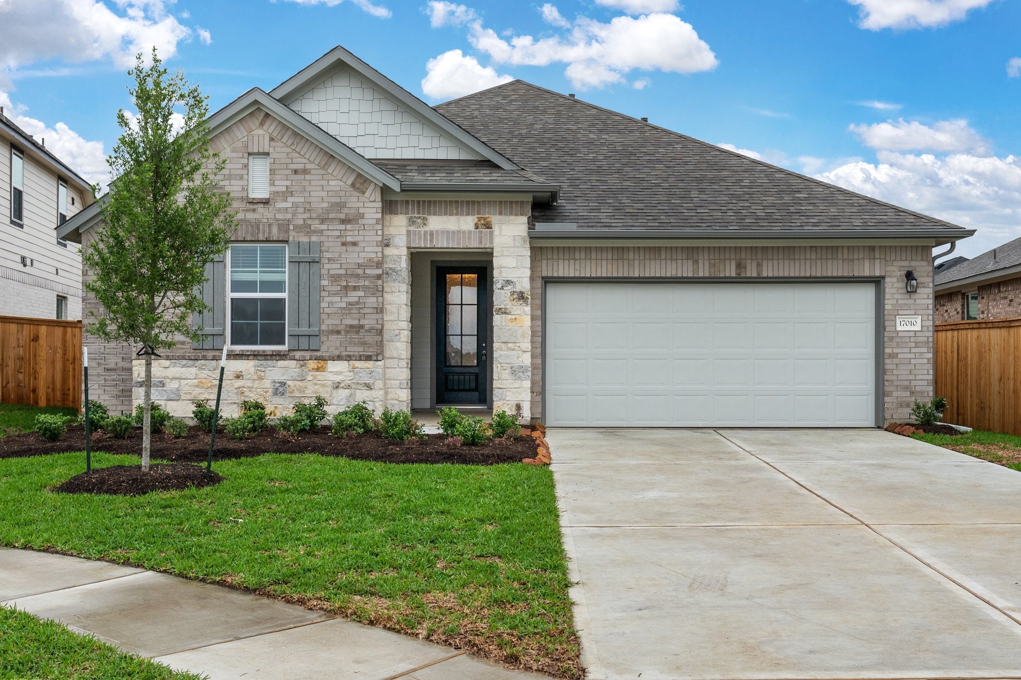 Welcome home to 17101 Garden Moor Trail located in the community of Dellrose and zoned to Waller ISD.