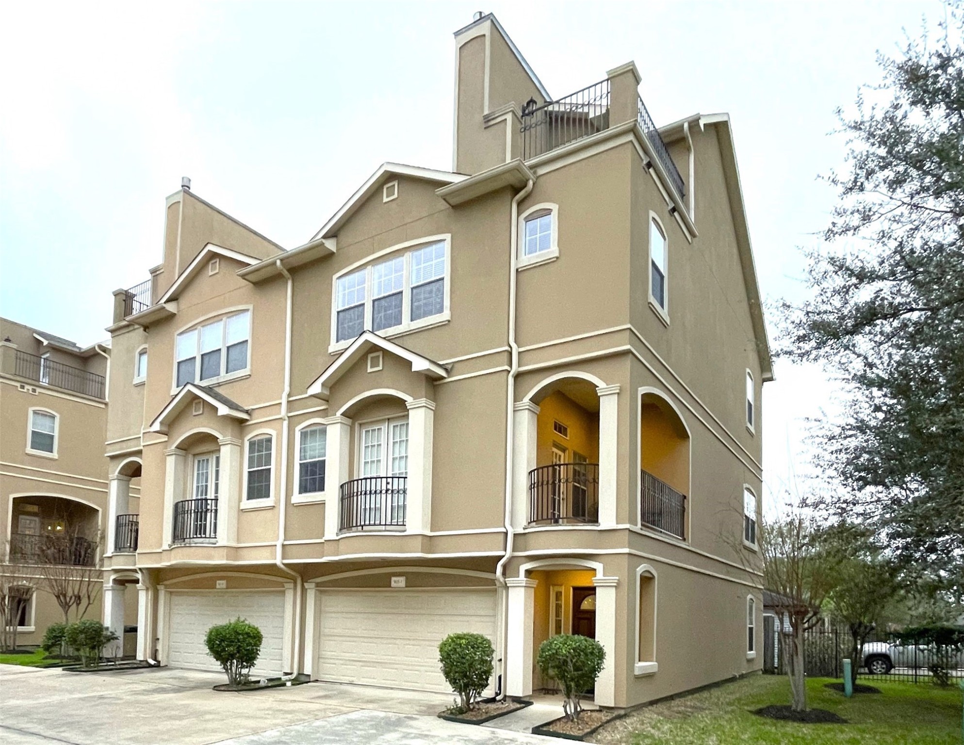 Welcome to 5615 Winsome Ln, Unit I, Houston TX 77057