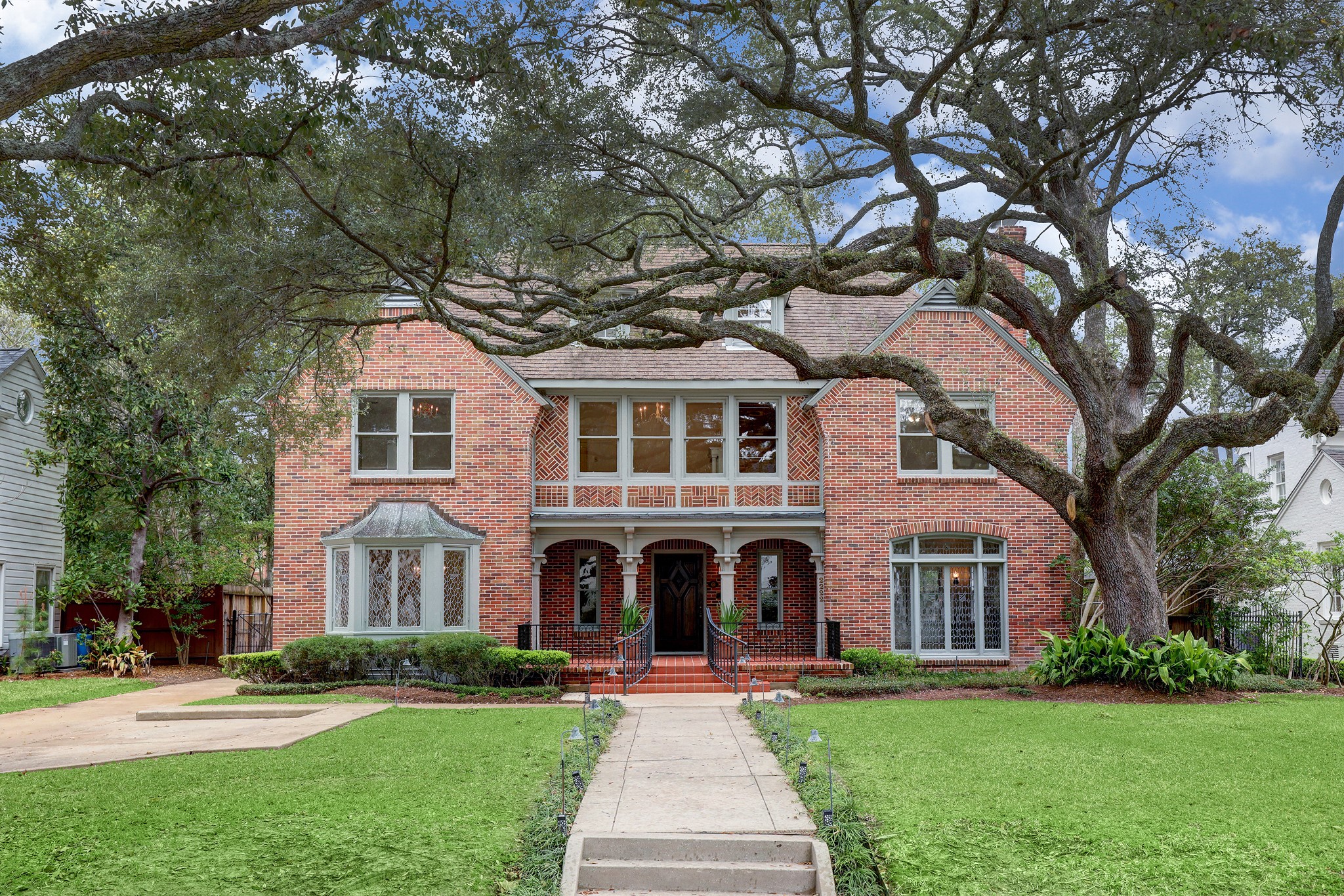 2222 Inwood is a Houston Landmark property in the Revival Tudor Style with a stately presence in one of the oldest sections of River Oaks. The beautiful 11,250 ft. lot has majestic live oak trees that frame this classic home. Spacious formal rooms, a 2011 gourmet kitchen addition with atrium ceilings, sunroom and the 3rd floor flexible space make this home very livable!