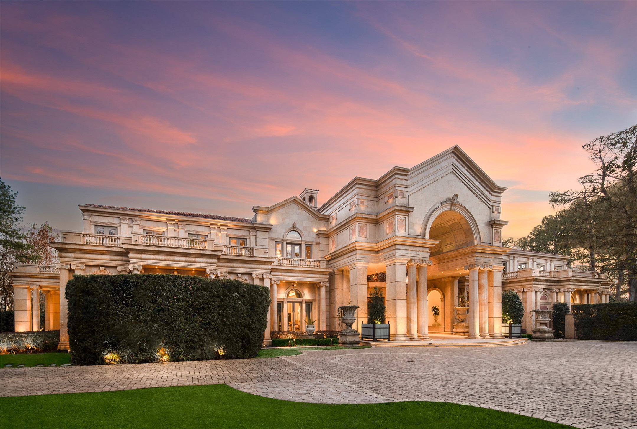 The height of luxury and palatial opulence await you in this exclusive estate on well-known Carnarvon Drive.