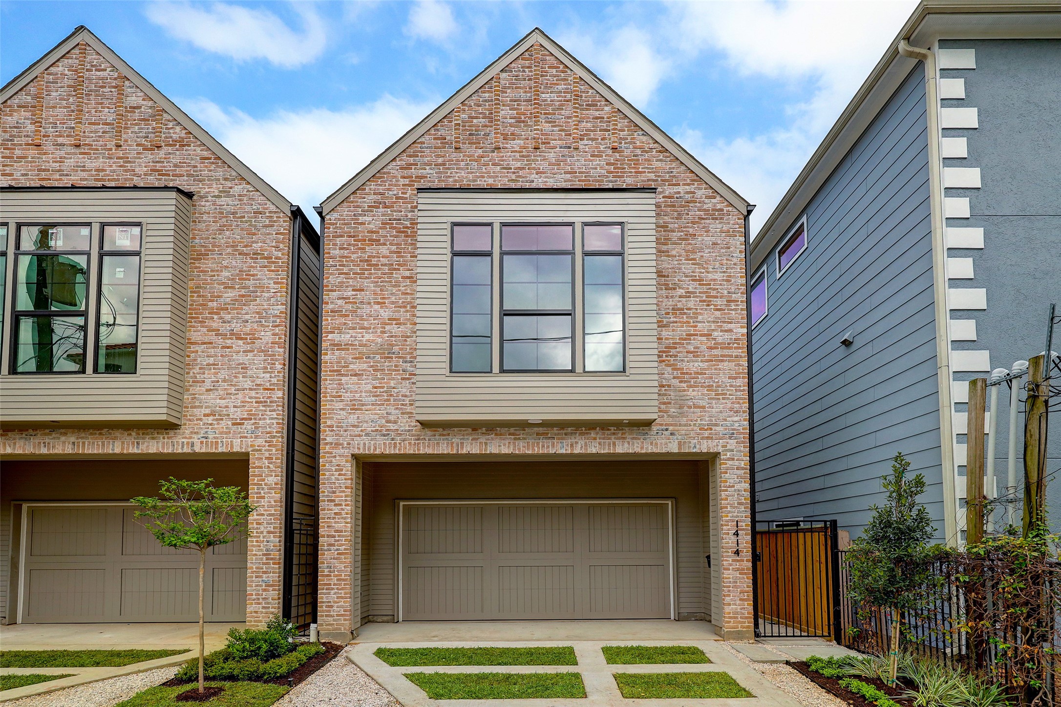 Brought to you by Ava Custom Homes, this extraordinary new home delivers dramatic curb appeal in the desirable Rice Military neighborhood. Inside, discover 3 bedrooms, 3.1 bathrooms, and a wonderful indoor-outdoor flow thanks to outdoor space on both levels.
