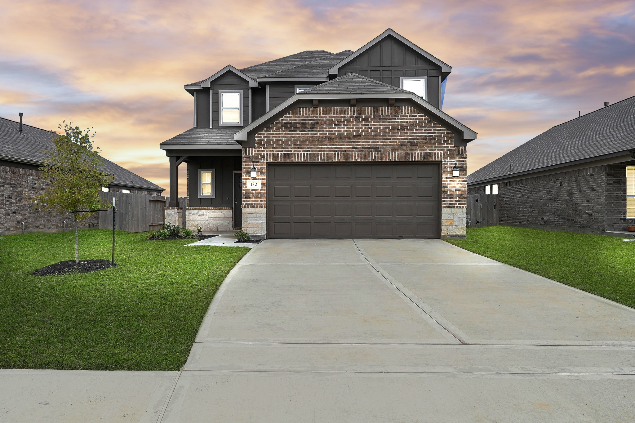 Welcome home to 120 Highland Prairie located in the community of Beacon Hill and zoned to Waller ISD. 
