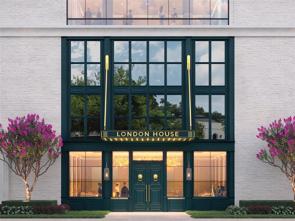 Inspired by the traditional Architecture of London City, and residences nearby, the entrance to the  Grand Lobby is sophisticated and elegant.
Homes range in size from 2,400 to 4,400 sq.ft.
