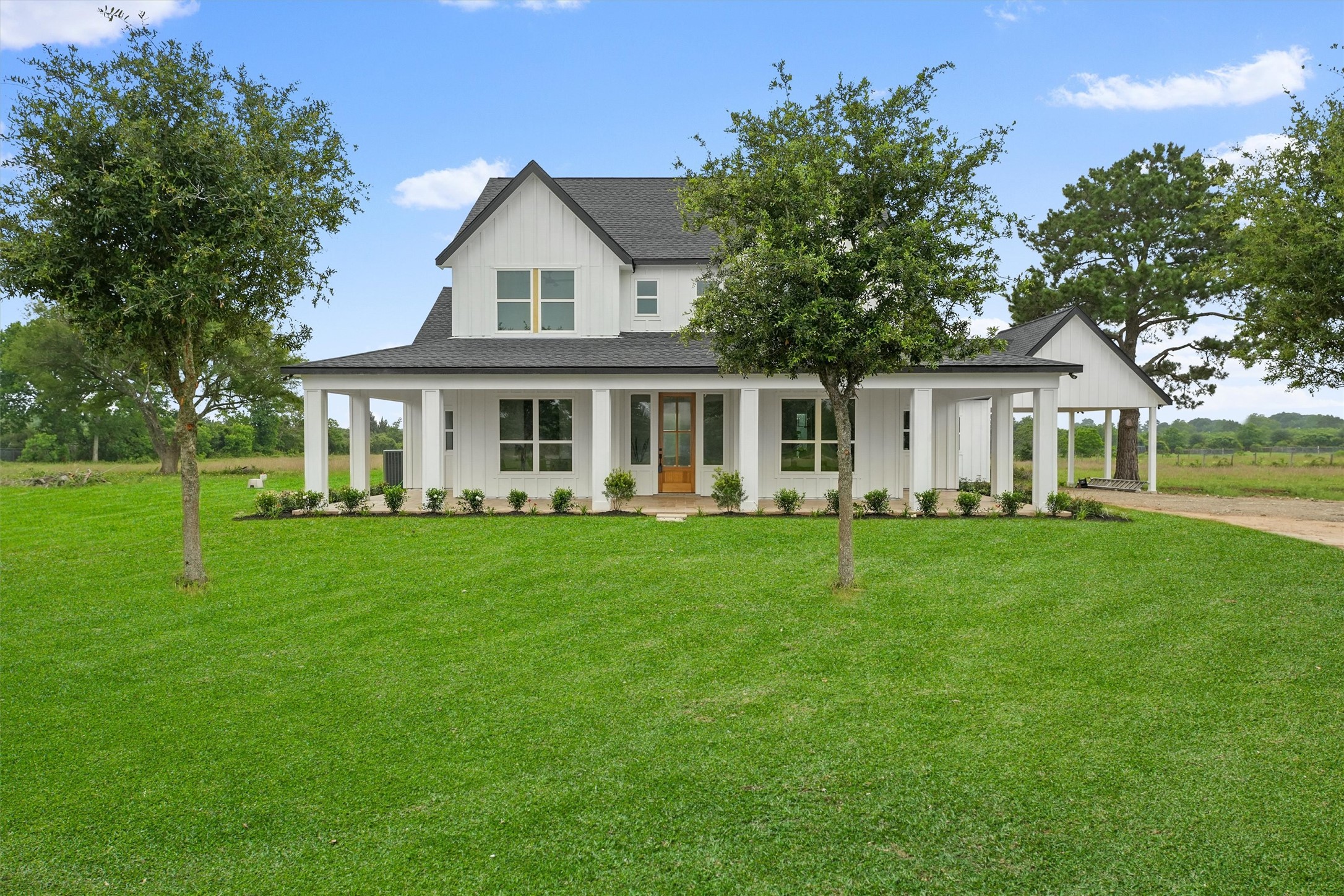 Front view of this beautiful modern farmhouse