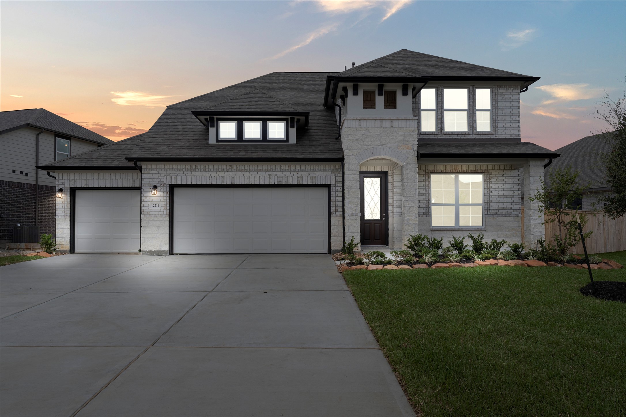 Welcome home to 17211 Daylily Dune Way located in the community of Dellrose and zoned to Waller ISD.