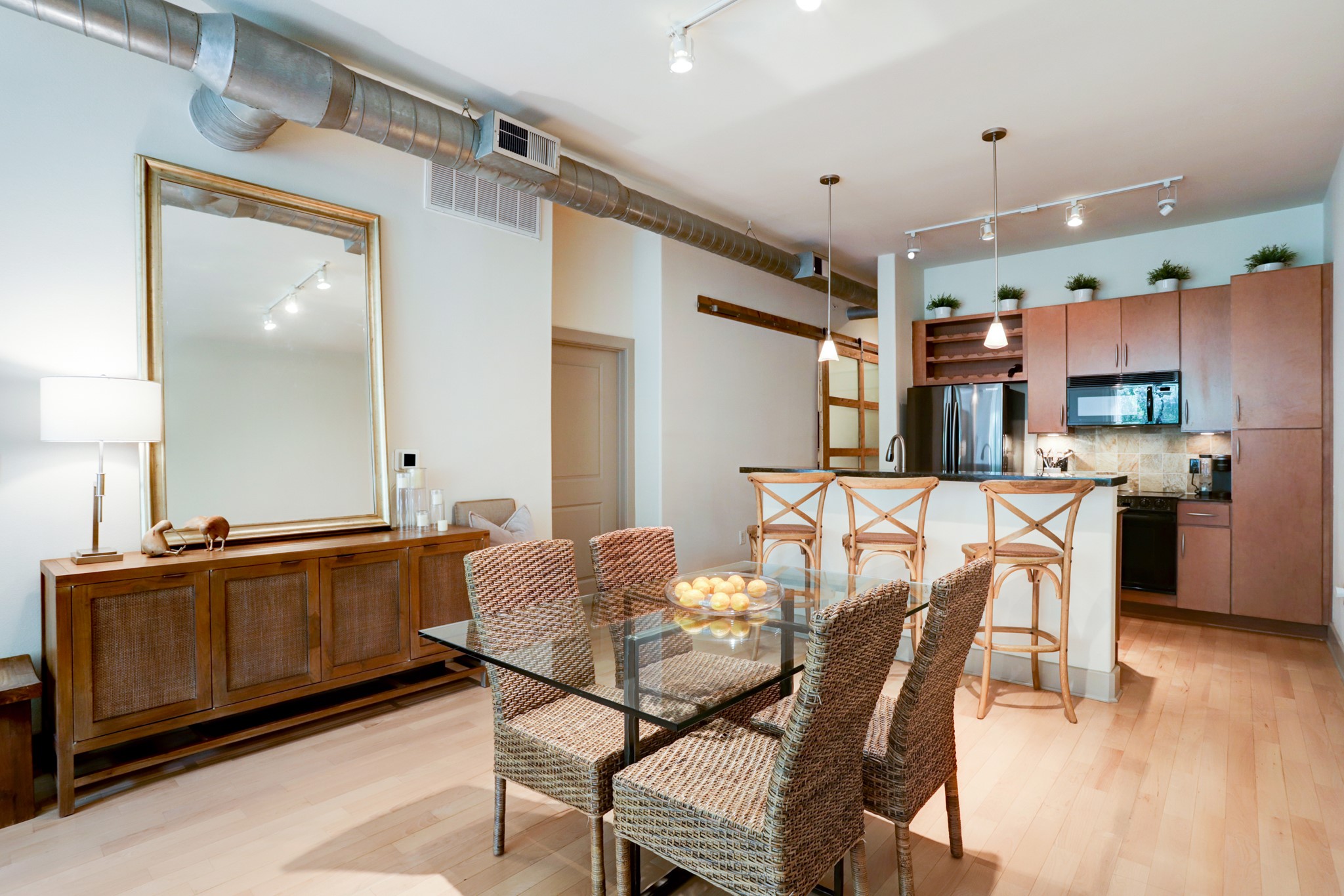 Welcome to 1901 Post Oak # 3209!  Beautiful views of the dining room open to the kitchen