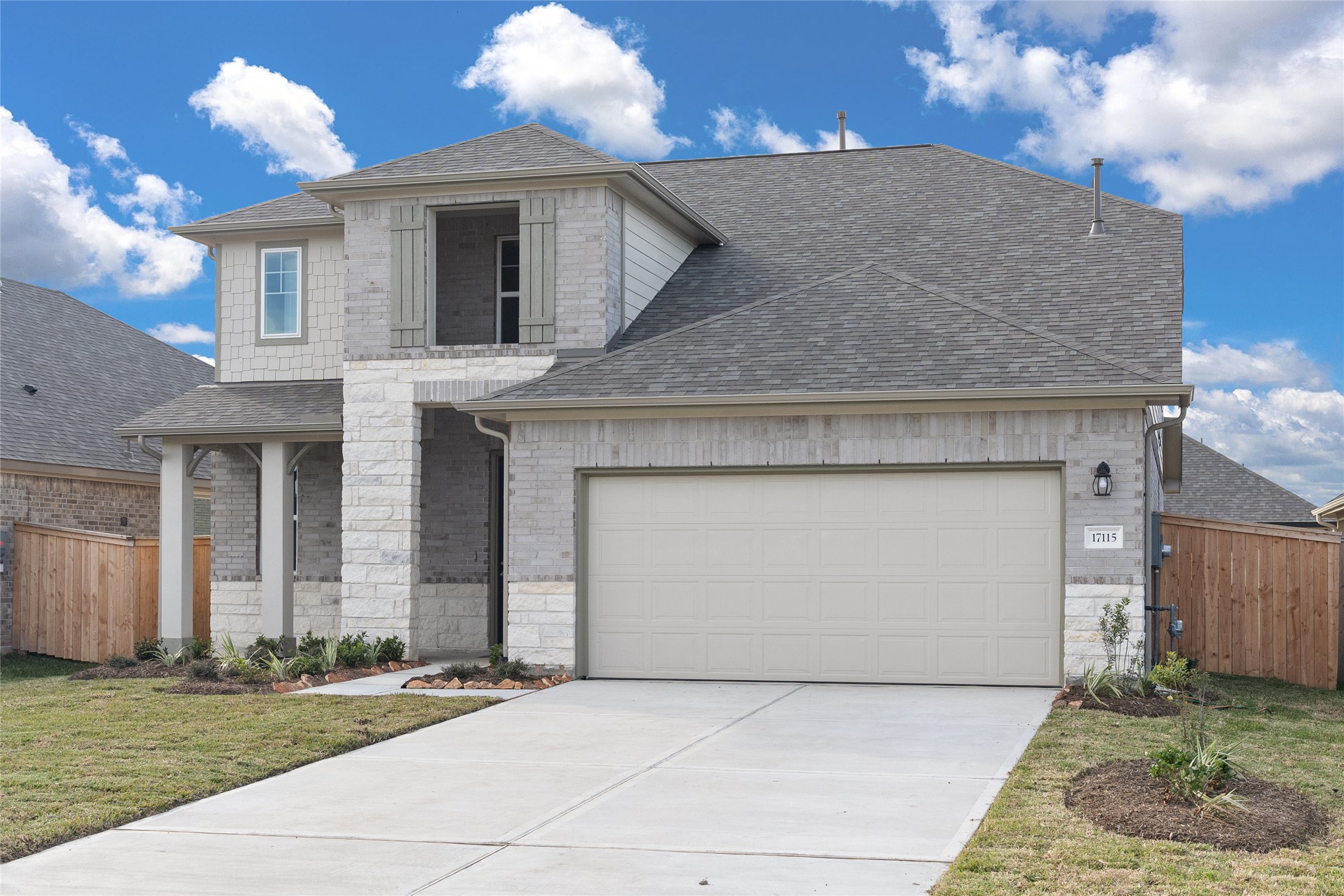 Welcome home to 17115 Daylily Dune Way located in the community of Dellrose and zoned to Waller ISD.