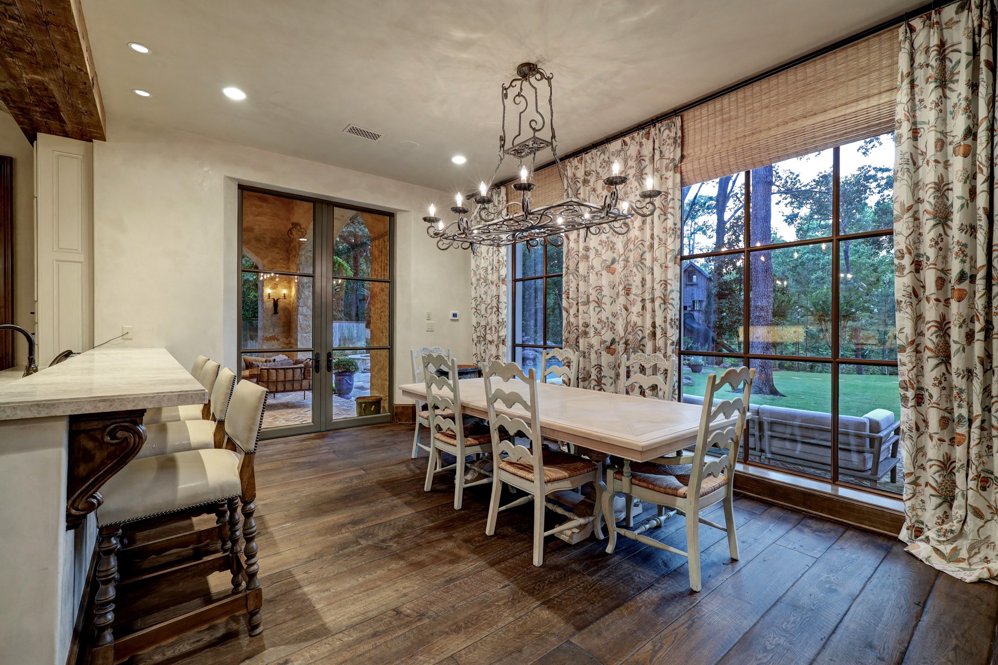 The Breakfast Room (19' x 12') with prime views of the backyard grounds.