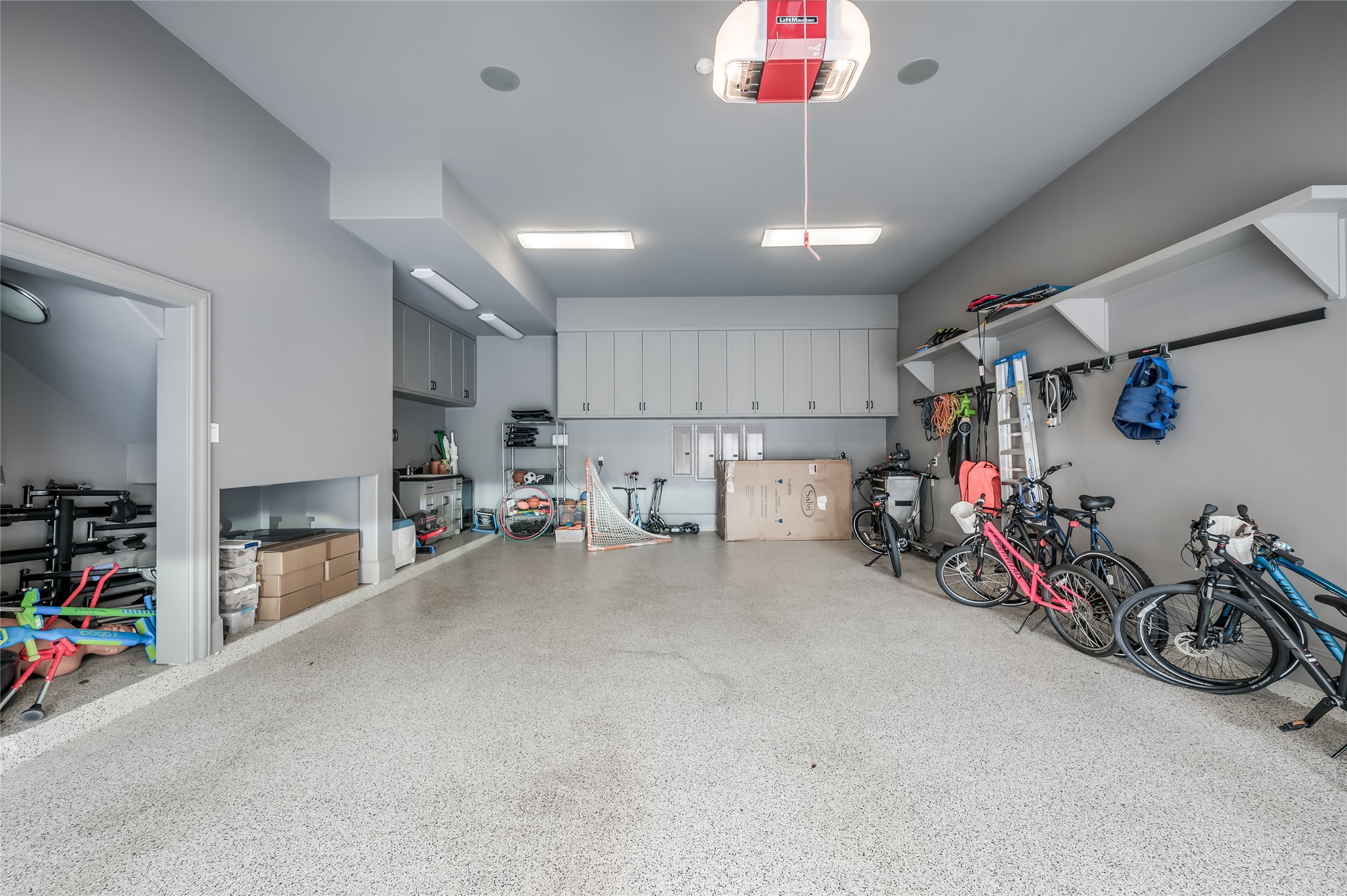 [Tandem Garage]
The garage provides tandem parking for up to four cars.