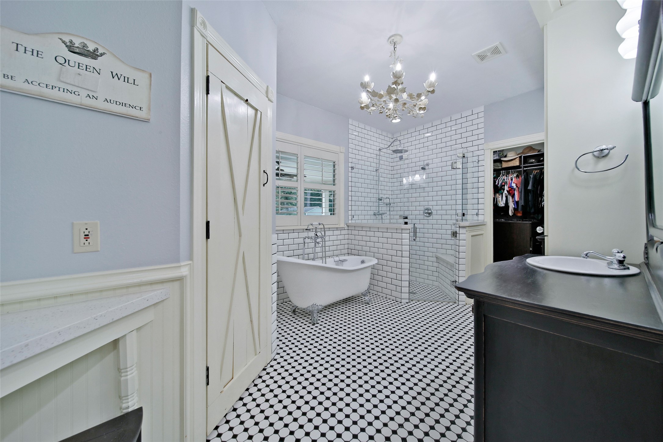 Enter into your spa like master bath that was recently udpated