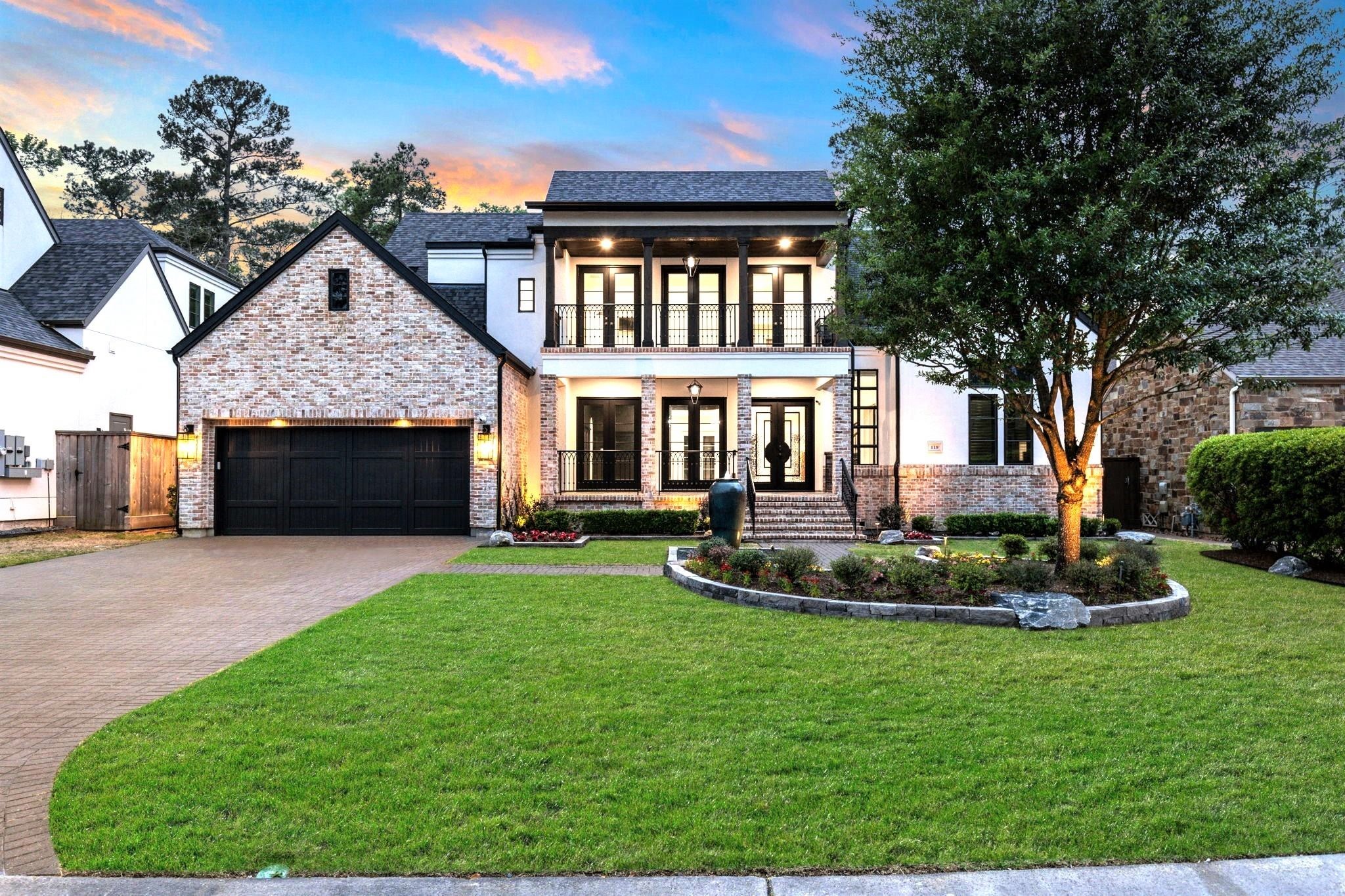 Welcome to your dream home ....... a masterpiece inside and out ...... nestled in the highly coveted 
The Woodlands Reserve.  This property boasts the unmistakable WOW factor!